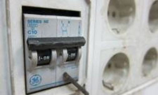 Industria baraja dejar a casi 9 millones de consumidores de luz sin opción a la tarifa regulada