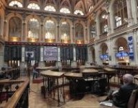 El Ibex se despeña por debajo de los 6.100 puntos por primera vez desde abril de 2003, al caer un 2,58%