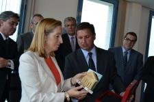 La ministra Ana Pastor en una visita al Puerto de Tarragona