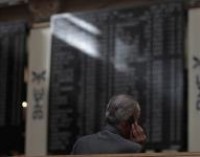 El Ibex lucha por los 8.400 puntos tras un inicio dubitativo, con la prima de riesgo a la baja