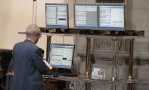 El Ibex cae un 0,4% en la apertura y pierde los 8.400 enteros, con la prima de riesgo en los 360 puntos