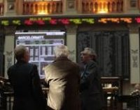 El Ibex sube un 0,22% y lucha por alcanzar los 8.700 enteros, con la prima en 341 puntos