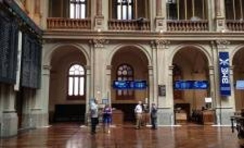 El Ibex abre plano y la prima de riesgo cae hasta 281 puntos