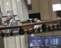 El Ibex abre con un alza del 0,35% y la prima de riesgo permanace en la cota de los 200 puntos básicos