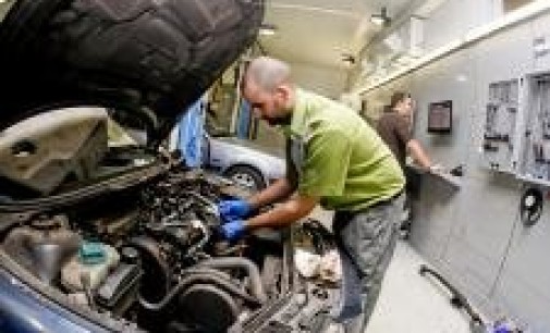 Las reparaciones de coches en talleres se desploman un 7,8%