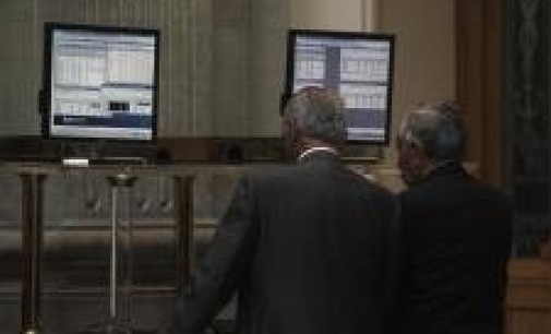 El Ibex cae un 0,12% en la apertura, con la prima estable en 186 puntos, pendiente del Tesoro