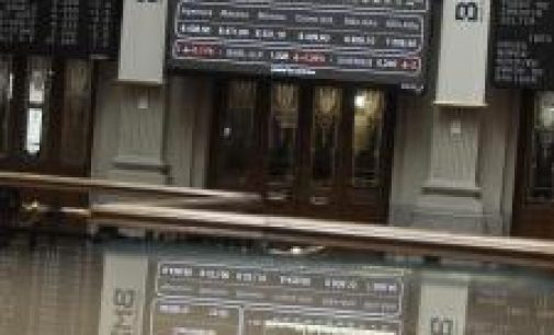 El Ibex mantiene las ganancias a media sesión (+0,4%) y sostiene los 11.000 puntos