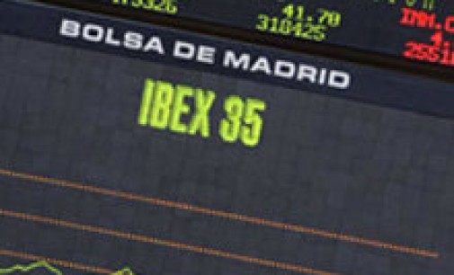 El Ibex mantiene las ganancias a media sesión (+0,8%), con la prima en los 230 puntos básicos