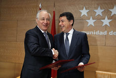 Ignacio González, Presidente de la Comunidad de Madrid, e Isidro Fainé, Presidente de laCaixa