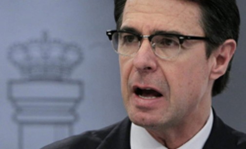 Soria dice que la reforma busca controlar el déficit de tarifa para hacer más competitiva la economía