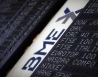 El Ibex retrocede un 2,04% en la media sesión, por debajo de los 10.400 enteros, ante el temor a Grecia
