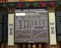 El Ibex 35 cae un 0,4% en la apertura y se aferra a los 11.000 enteros, con la prima en 102 puntos