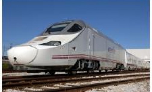 Renfe pone en marcha un tren diario 'semidirecto' Madrid-Santander que recorta media hora el viaje