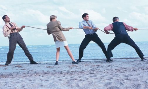 Aplicar factor de protección contra las quemaduras del trabajo en el verano