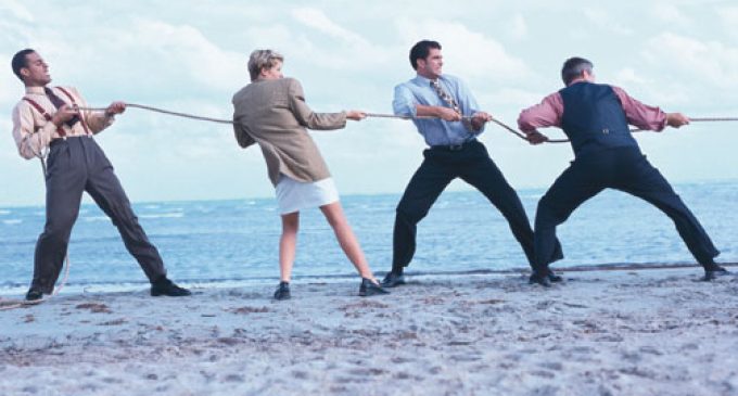 Aplicar factor de protección contra las quemaduras del trabajo en el verano