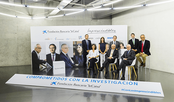 Isidro Fainé, presidente de la Fundación Bancaria ”la Caixa”, y Jaume Giró, director general de la entidad, acompañados de los doctores María Blasco, Valentí Fuster, Maite Mendioroz, Eduard Gratacós, Bonaventura Clotet y Pedro Alonso, en un acto de reconocimiento a investigadores españoles de referencia.