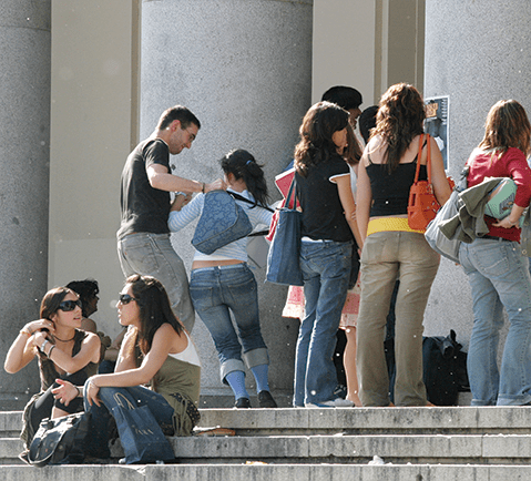 Poca influencia de la empresa en la universidad.