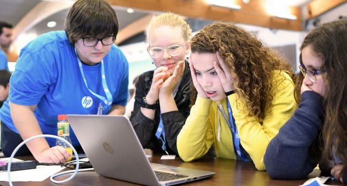 HP CodeWars, la competición para impulsar el talento STEM en los jóvenes