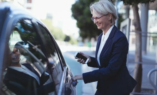 Cabify vuelve a operar en Barcelona un mes después de cesar su actividad