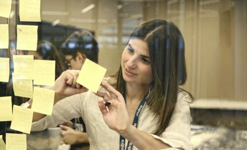 Indra exhibe el talento femenino en tecnologías en su Hack Day