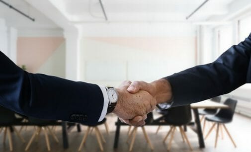 8Belts y Anxo Pérez hacen una propuesta para los desempleados y su nivel de inglés