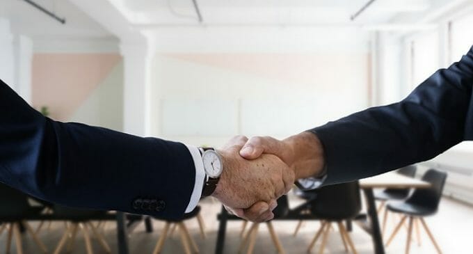 8Belts y Anxo Pérez hacen una propuesta para los desempleados y su nivel de inglés