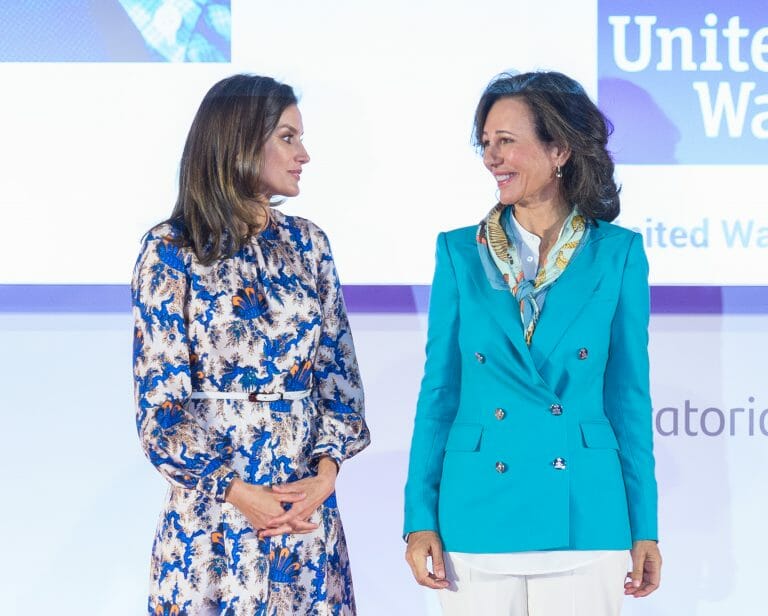 Ana Botín y la Reina Letizia en la entrega de Premios de Proyectos Sociales Santander 2019.