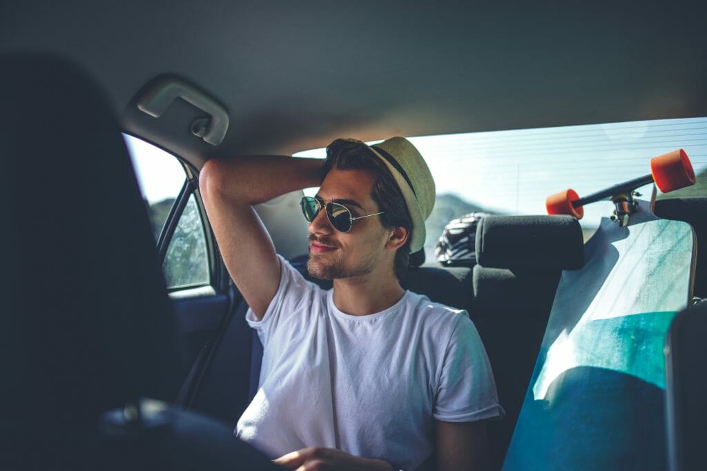 Un usuario en un coche de Cabify.