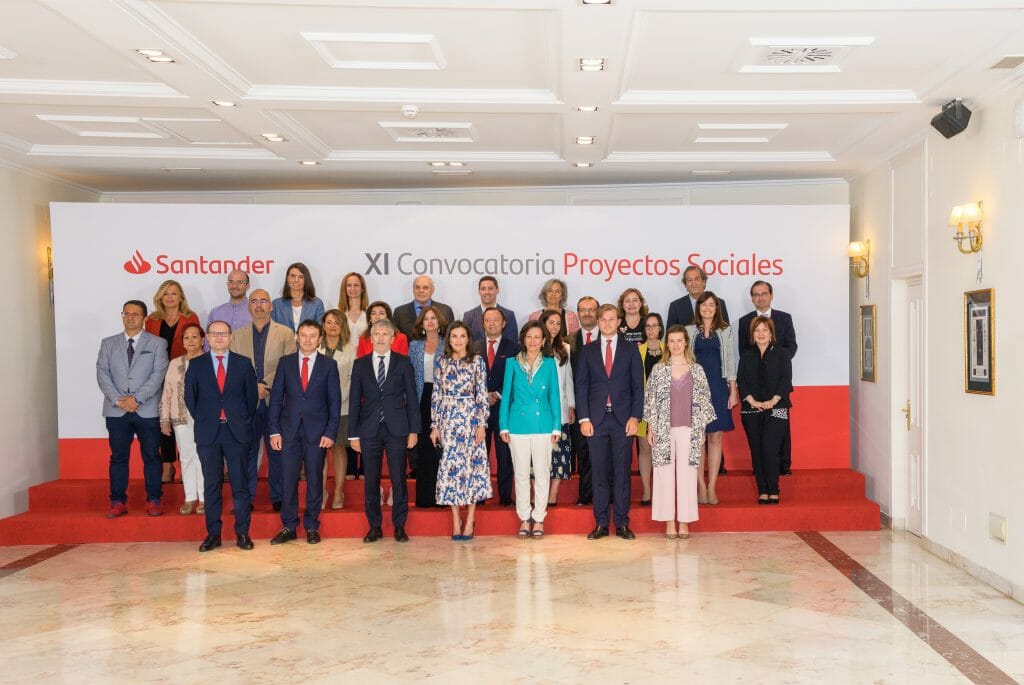 Foto de familia de los Premios a los Proyectos Sociales del Santander 2019.