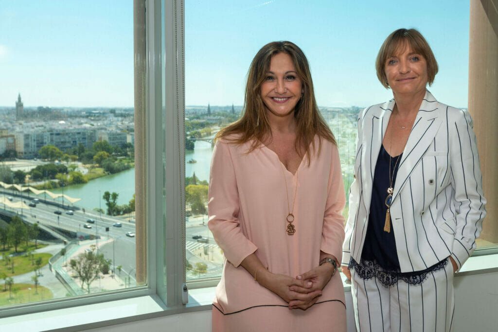 Arancha Manzanares Abásolo (Ayesa) con Maria Jesús Catalá (CaixaBank).