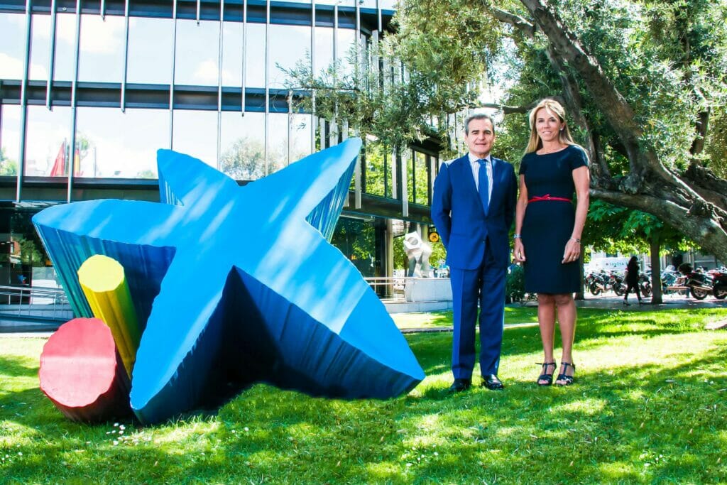 Ana Victoria Ugidos Álvarez (Btsa) con Rafael Herrador (CaixaBank).