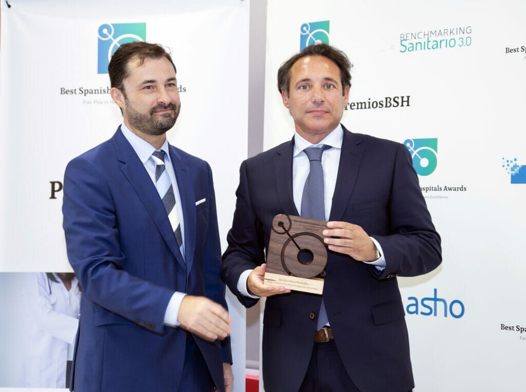 antonio feria Quironsalud Marbella recoge el Premio BSH