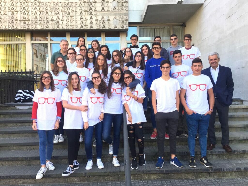 Programas de educación financiera de Banco Santander en colegios.