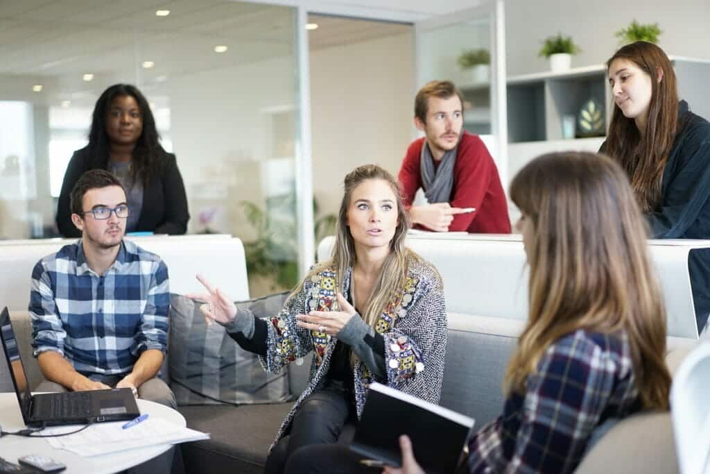 Equipos de trabajo dirigidos por millennials. 