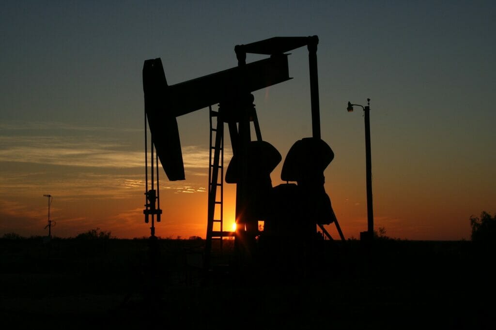 El precio del petróleo sube en el índice de incertidumbre económica de IESE.