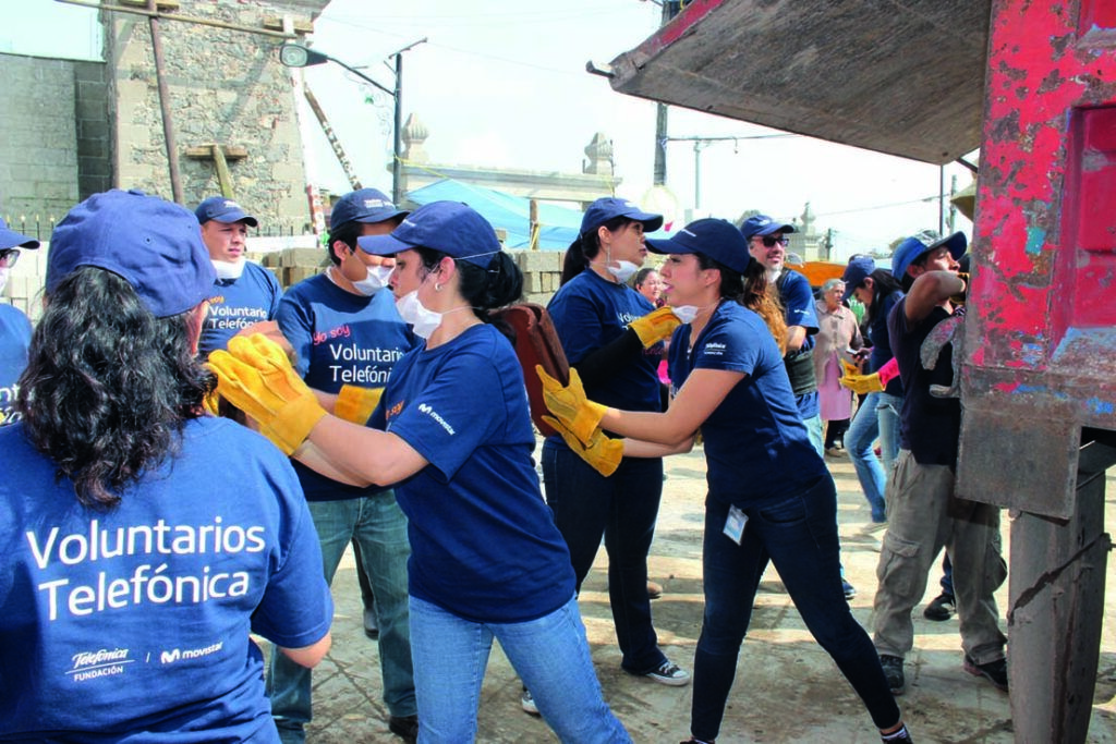 Voluntarios Telefonica ayudando en la crisis del coronavirus