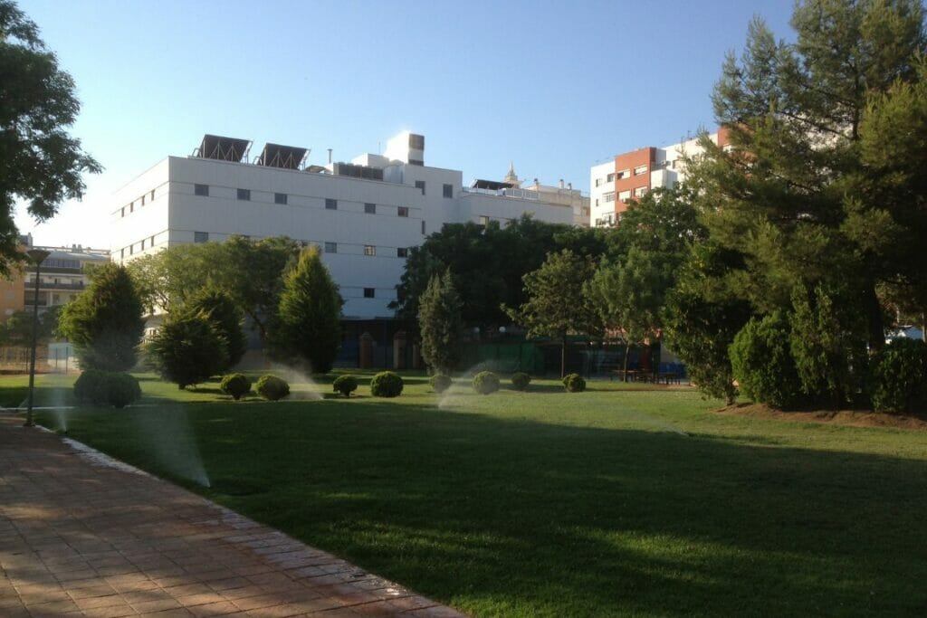 Fachada del hospital quironsalud huelva