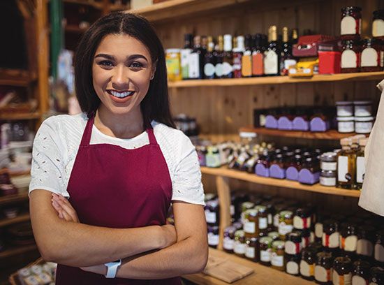 muchas mujeres reciben el apoyo del Programa Microfinanzas de Santander