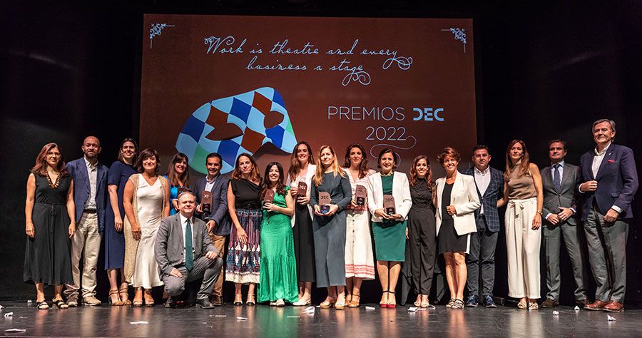 Premiados-IX-Premios-DEC-junto-a-patrocinadores-y-organizadores