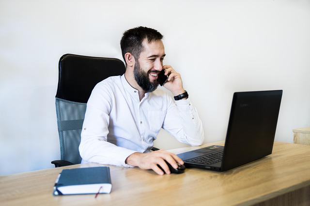 trabajador en la oficina