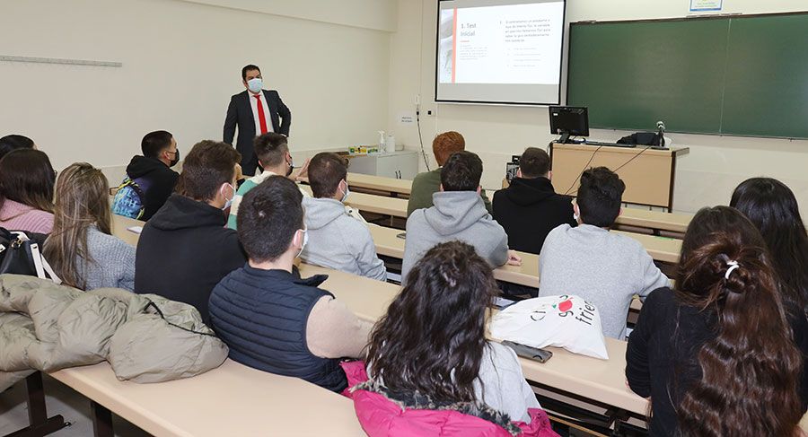 taller-educación-financiera-Santander-en-universidades