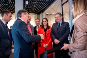 Ximo Puig y el presidente de Agbar, Angel Simón, en la apertura de Dinapsis Valencia.