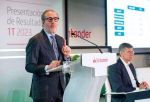 Héctor Grisi en la presentacion de los resultados del primer trimestre de 2023 de banco santander