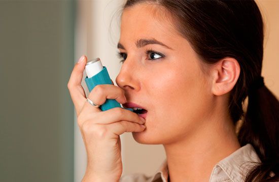 mujer con asma