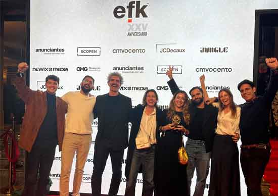 Equipo-de-Comunicacion-y-Marketing-de-Correos-en-los-Premios-EFK-2023