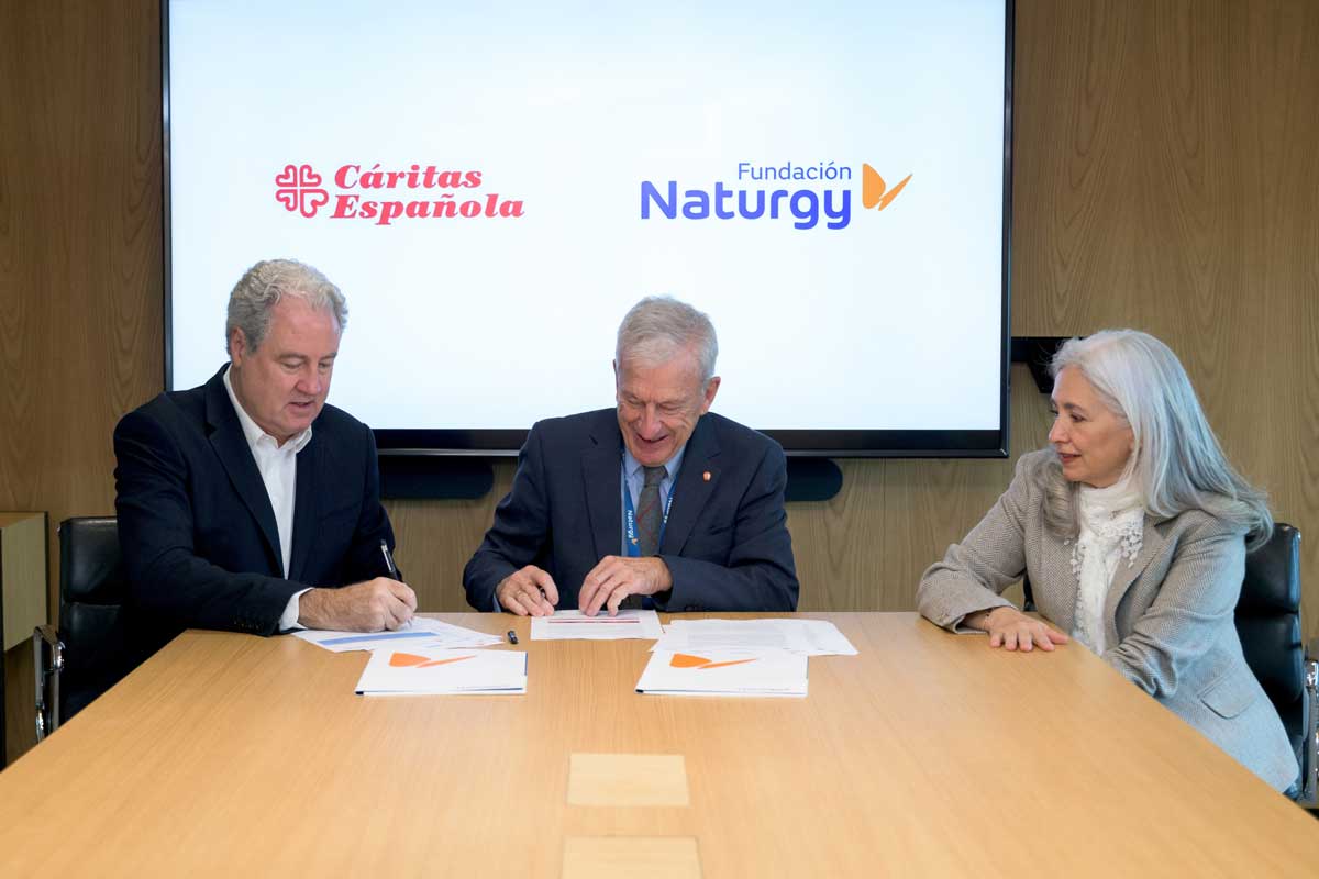 firma-convenio-Fundación-Naturgy-Cáritas