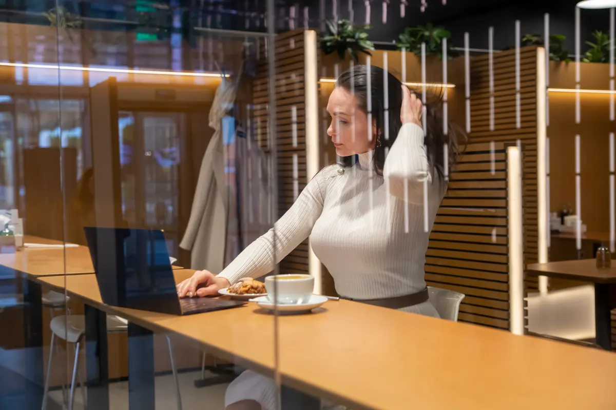 los empleados aplauden el modelo híbrido de trabajo