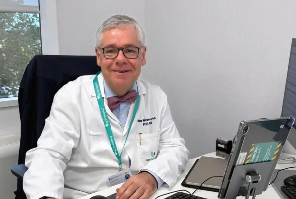 doctor Dieter Morales experto en tecnología para preservar glandula paratiroides