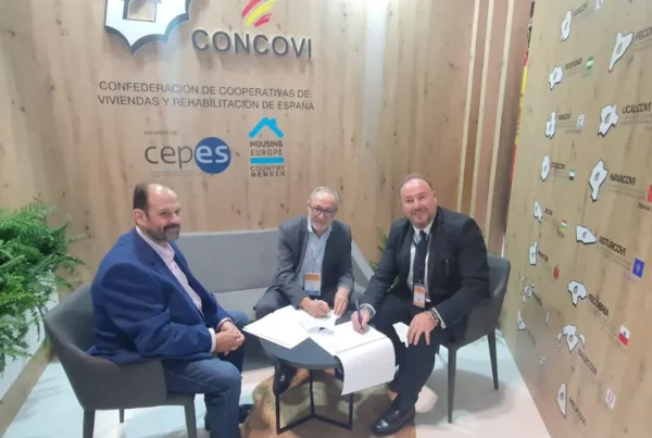 Firma acuerdo Avalmadrid y CONCOVI cooperativas viviendas Madrid