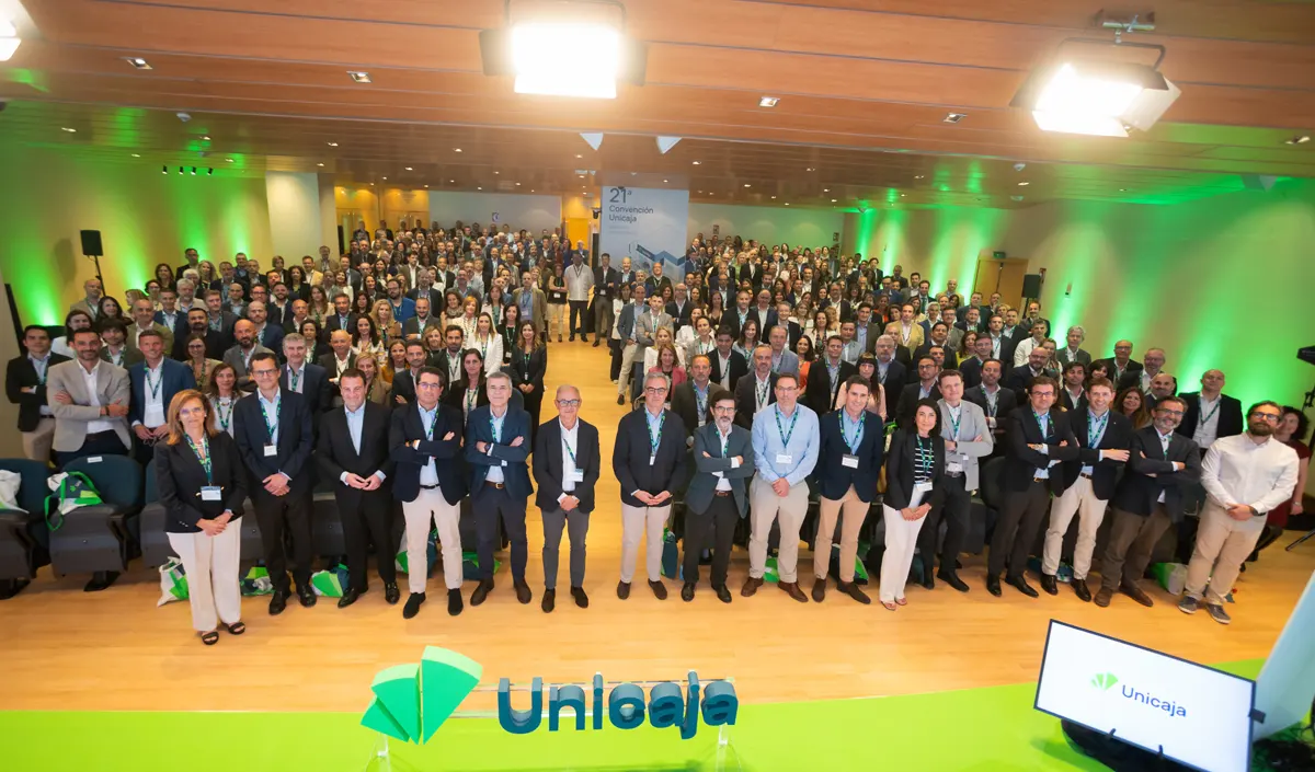 Unicaja transmite ilusión y optimismo a sus directivos con su nuevo plan estratégico 2025-2027